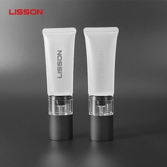 브러시 도포기가 있는 플라스틱 노즐 튜브